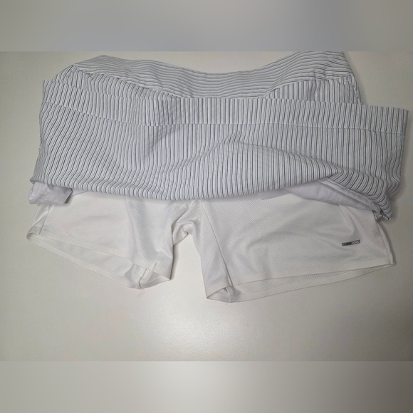 SEE DETAILS - Adidas Womens Size 4 Skort Striped ClimaCool - Picture 3 of 16